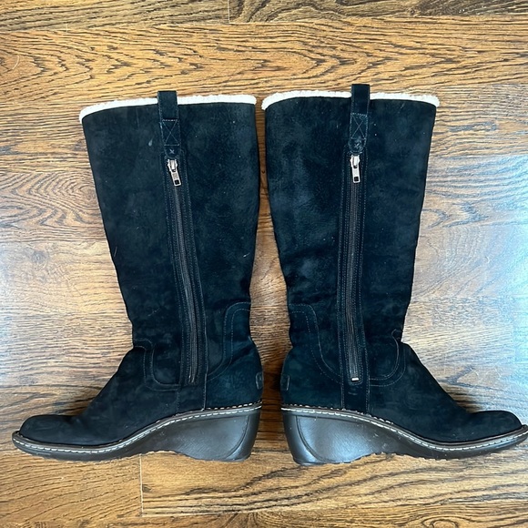 UGG Shoes - UGG Hartley Suede Boot Size 9